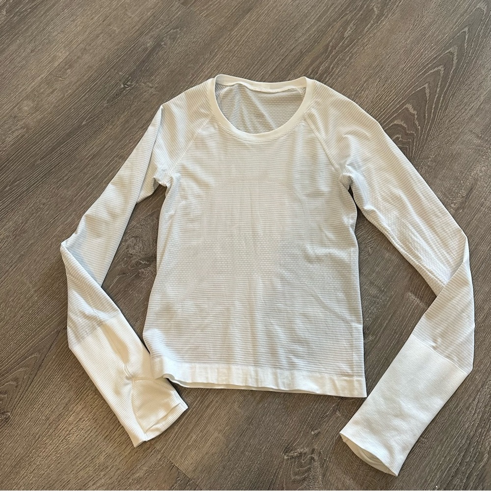 White long sleeve lululemon swiftly tech top waist length size 2